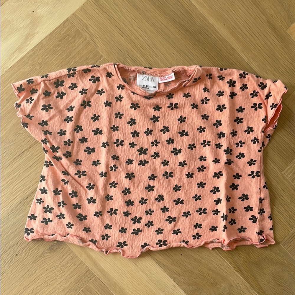 Zara Black and Orange Short Sleeve Tees